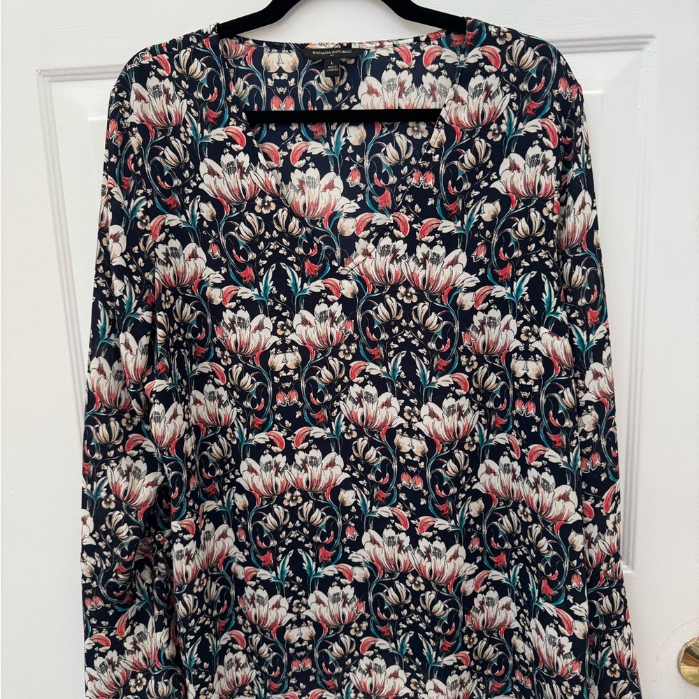 Banana Republic Floral Long Sleeve V-Neck Blouse